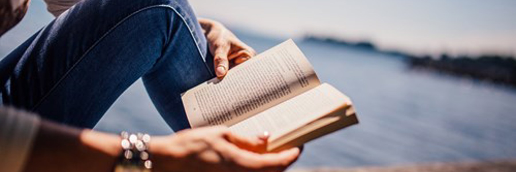 Reading 925589 1920 (1)